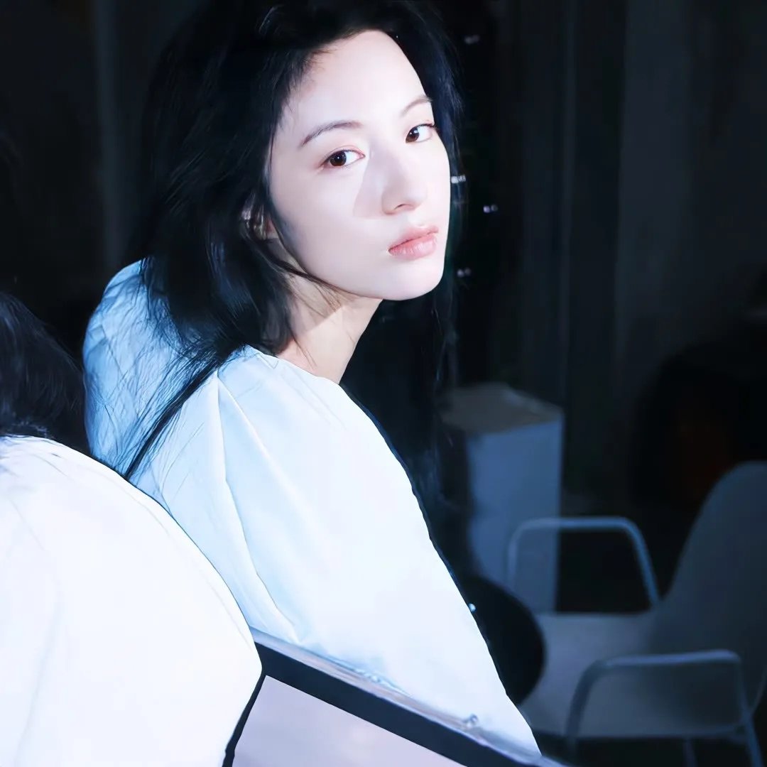 左撇子女人